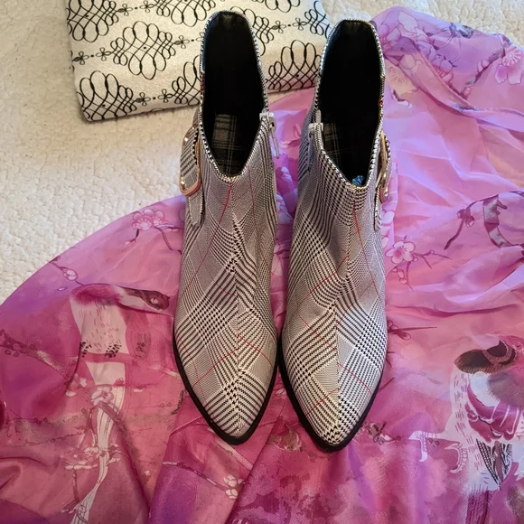 Dress Boutique Boots - Picture 3 of 9